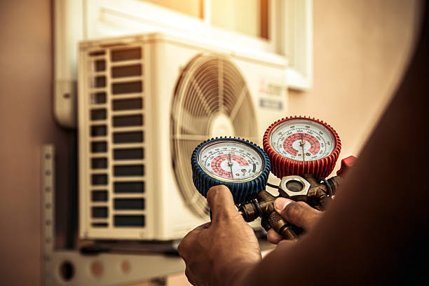 Professional Hvac technician working in Arcadia, FL